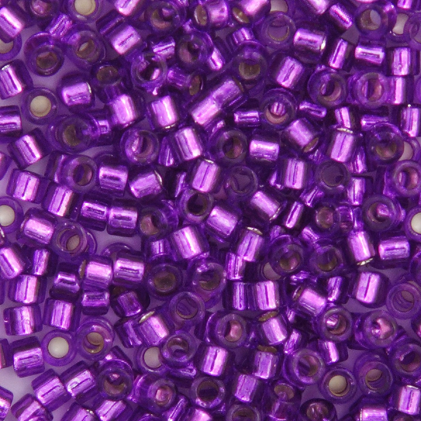 11/0 RD Magenta Silver Lined Dyed 5.2 g (1345V)