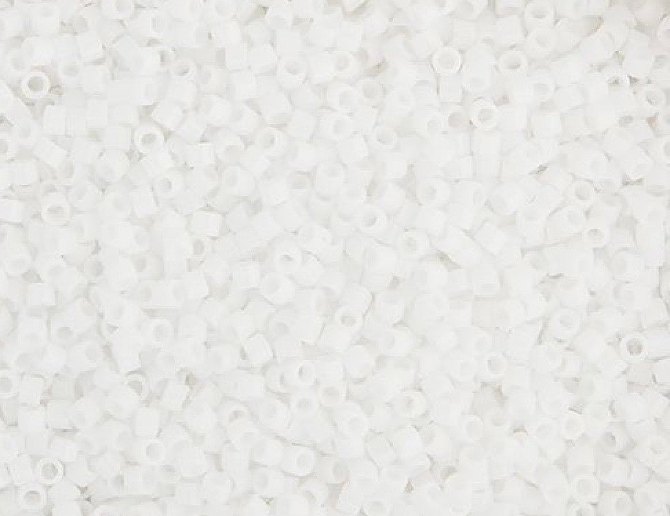 11/0 Round Chalk White 5.2g (0200V)