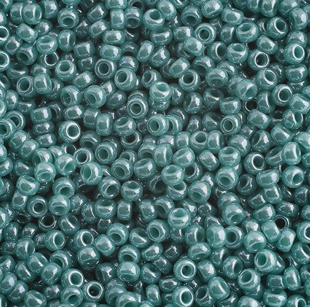 11/0 apx.22g Turquoise Green Opaque Luster (0435V)