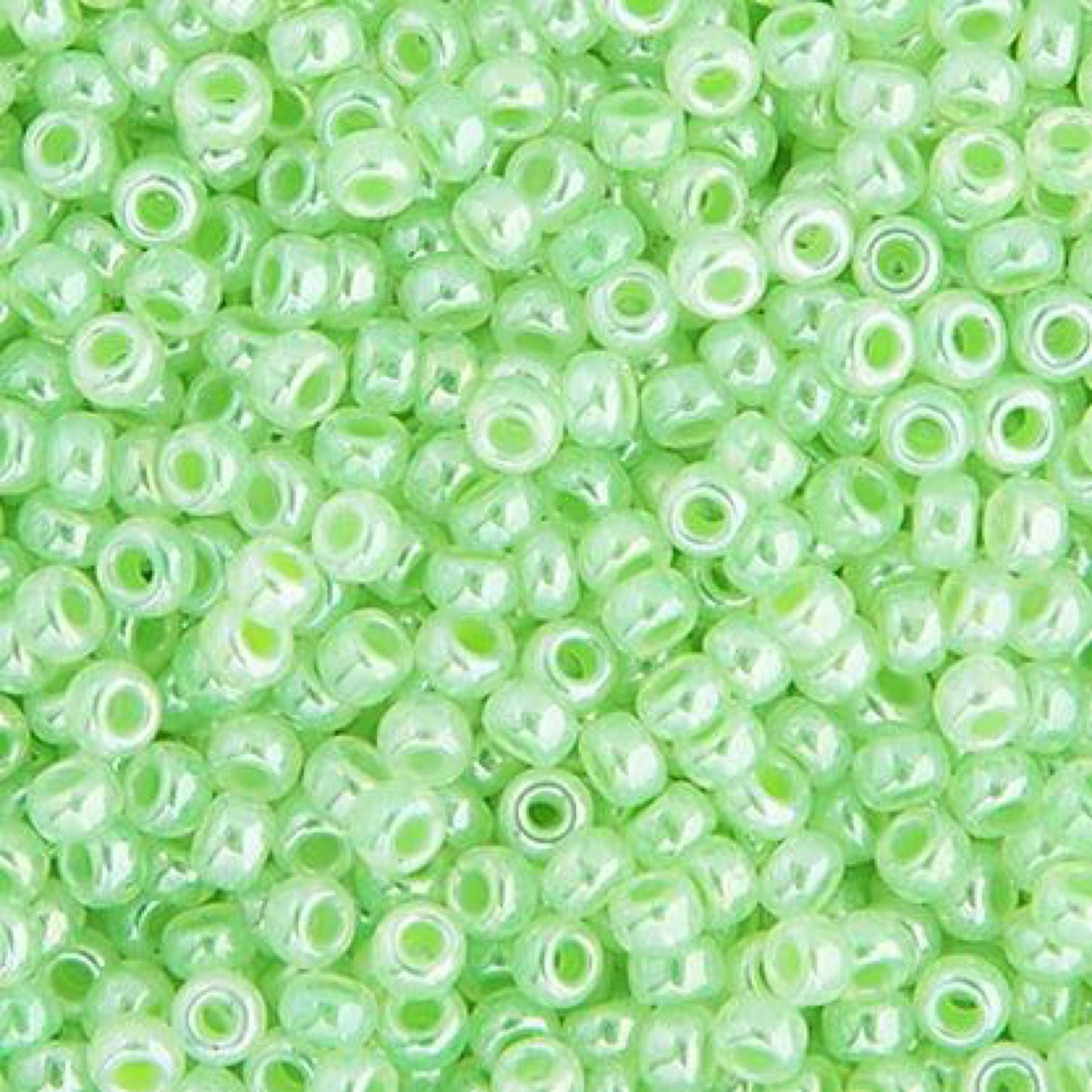 11/0 apx.22g Light Crystal Green (0520V)