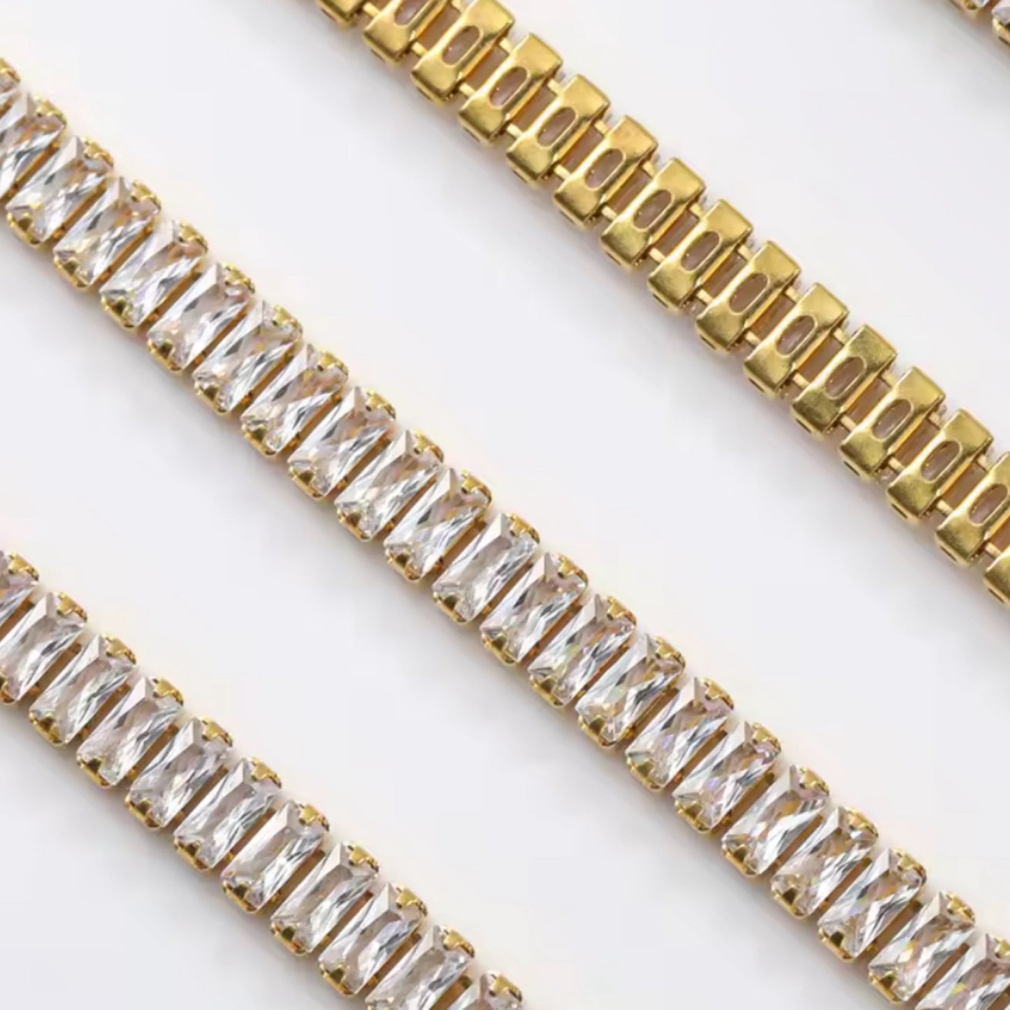 2x4mm Zircona rhinestone chain on gold base