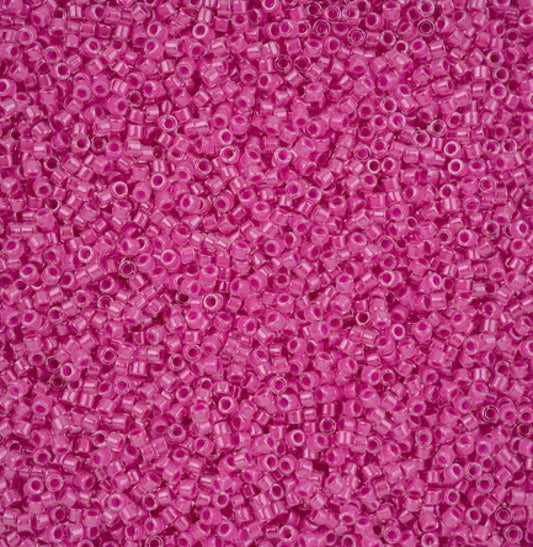 11/0 Delica 5.2g Hot Magenta Luminous (2037V)